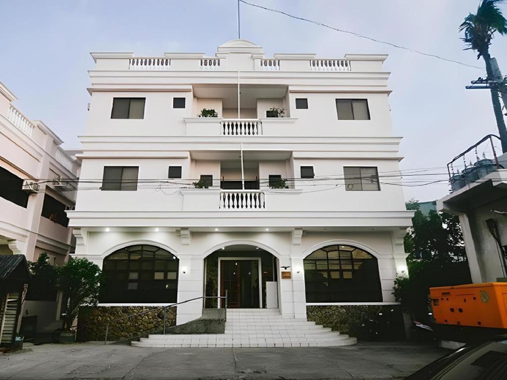El Haciendero Private Hotel Илойло Сити Екстериор снимка