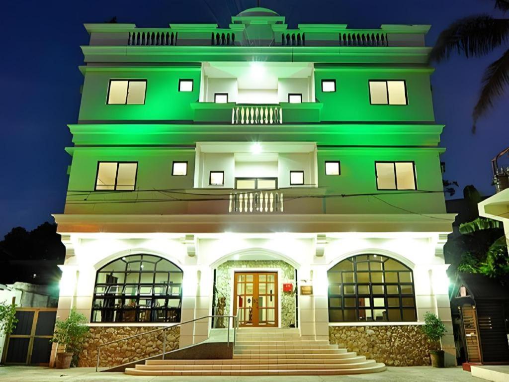 El Haciendero Private Hotel Илойло Сити Екстериор снимка
