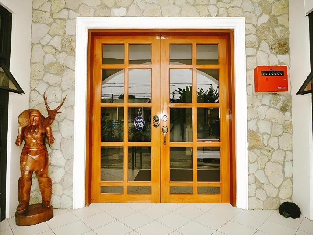 El Haciendero Private Hotel Илойло Сити Екстериор снимка