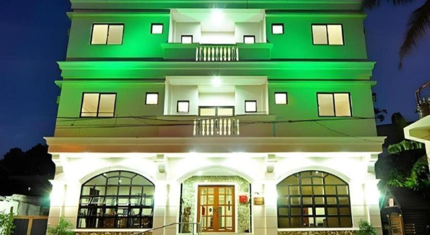 El Haciendero Private Hotel Илойло Сити Екстериор снимка