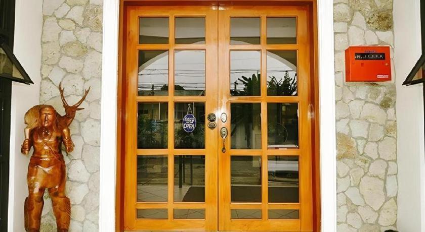 El Haciendero Private Hotel Илойло Сити Екстериор снимка
