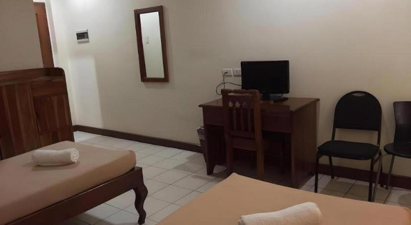El Haciendero Private Hotel Илойло Сити Екстериор снимка