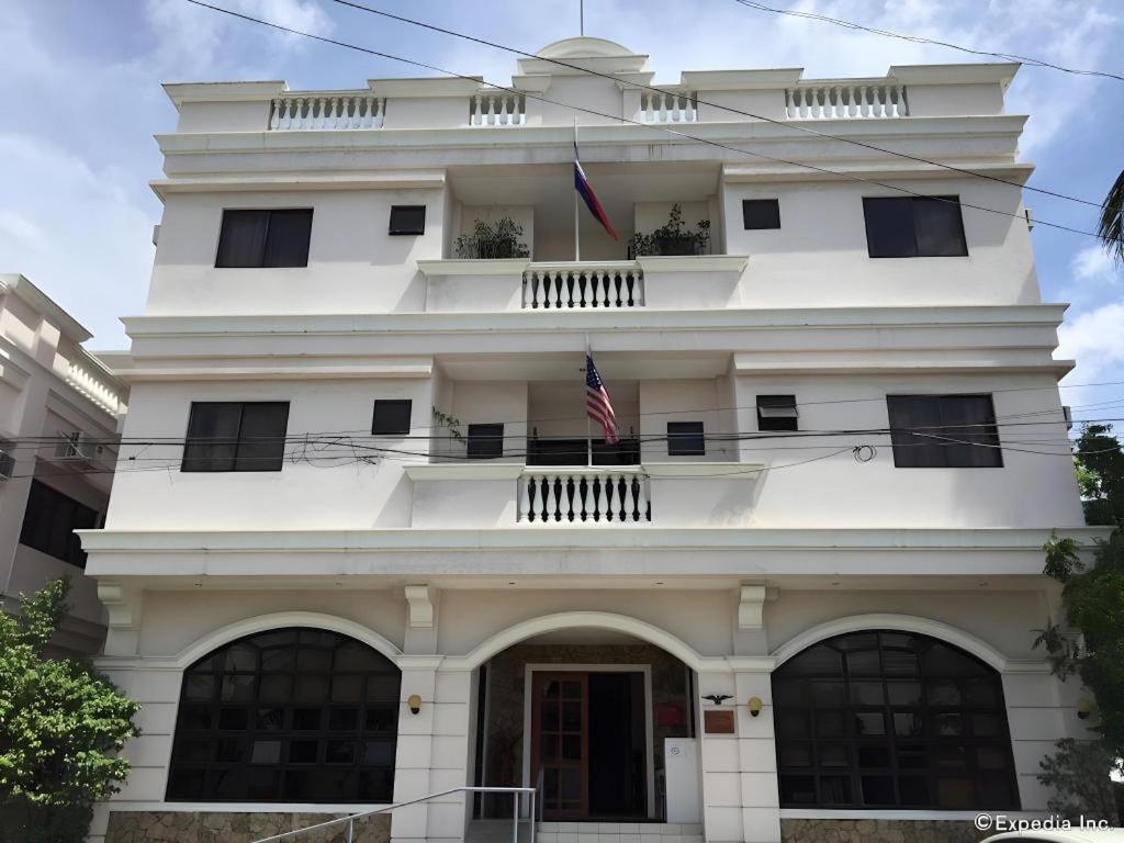 El Haciendero Private Hotel Илойло Сити Екстериор снимка