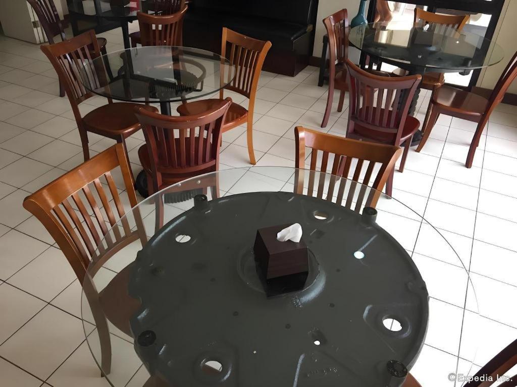 El Haciendero Private Hotel Илойло Сити Екстериор снимка