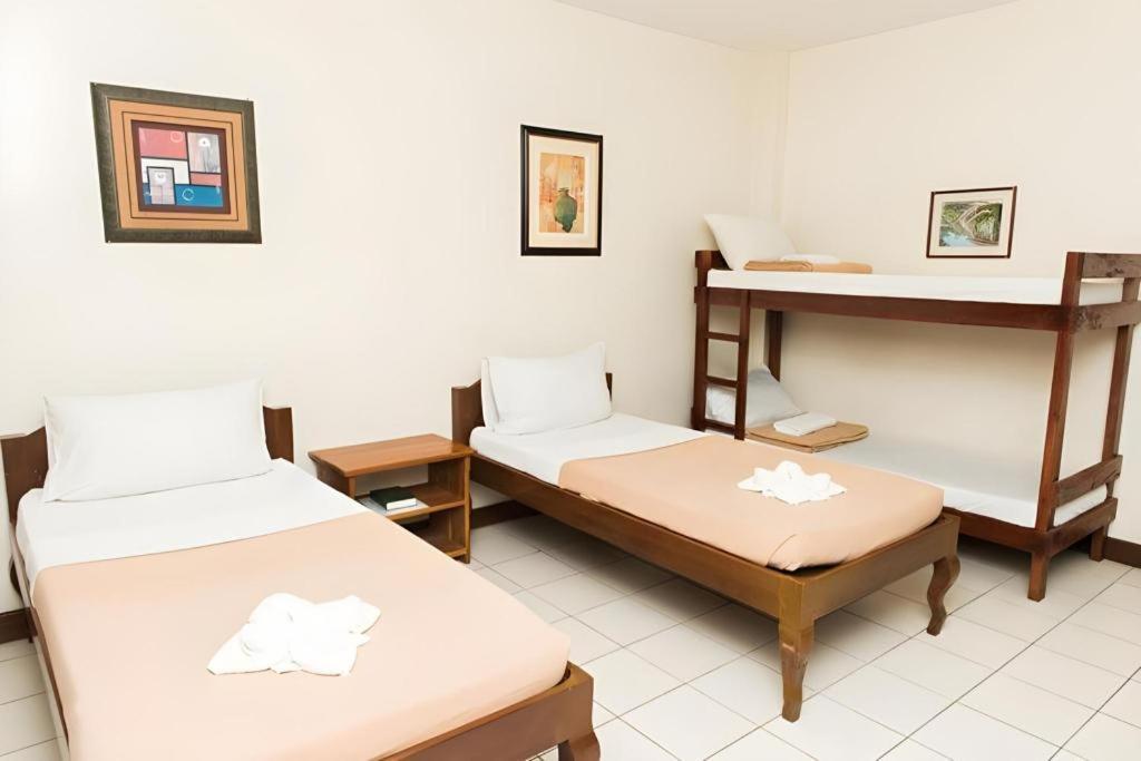El Haciendero Private Hotel Илойло Сити Екстериор снимка